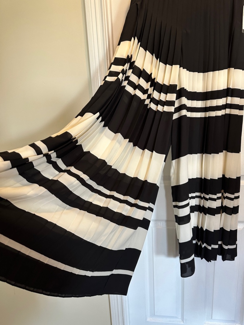Lauren Ralph Lauren Black and White Striped Pleated wide leg pants - Picture 2 of 7
